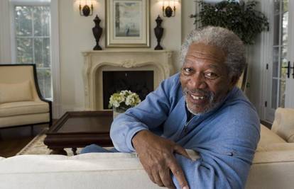 Morgan Freeman sve svađe izglađuje svojim šarmom...