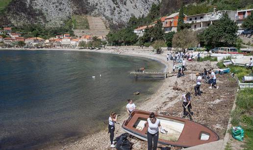 Održana Akcija čišćenja plaža i opožarenih dijelova na Pelješcu