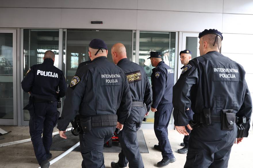 Šibenik: U robnoj kući City life u centru grada izbio požar