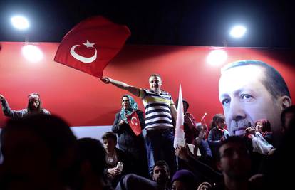 Erdogan dobio veće ovlasti, a oporba traži poništenje odluke