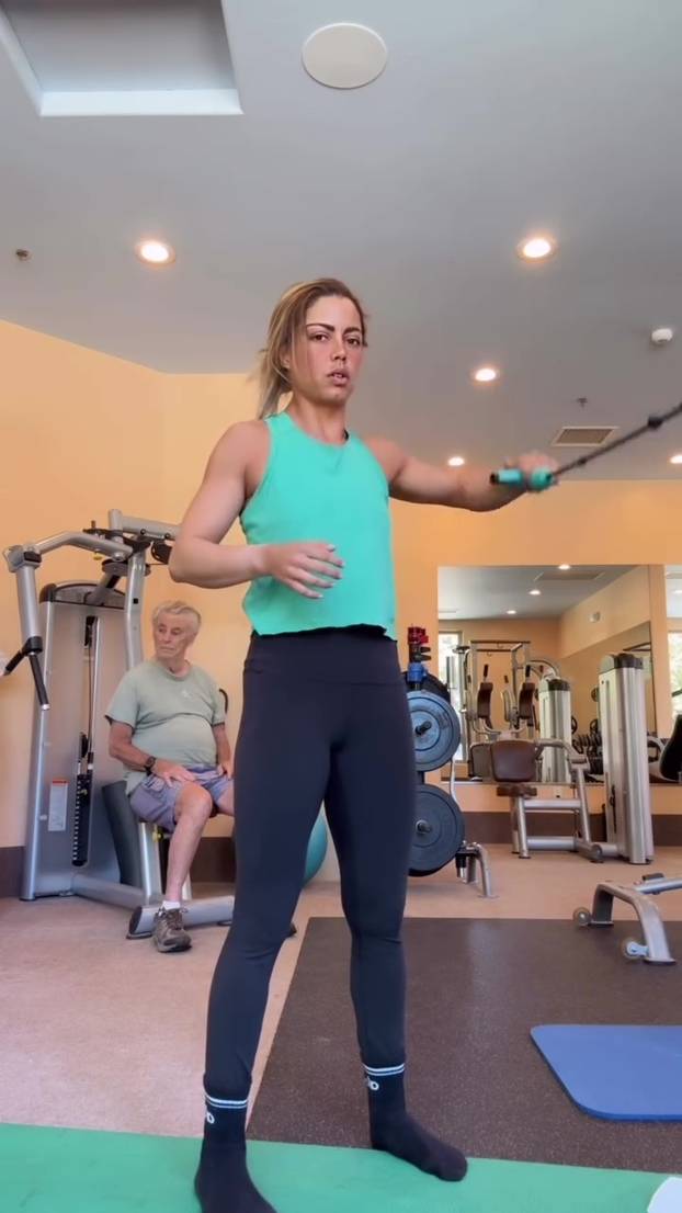 FOTO Tko je tenisačica čija je fotka u toplesu šokirala svijet?