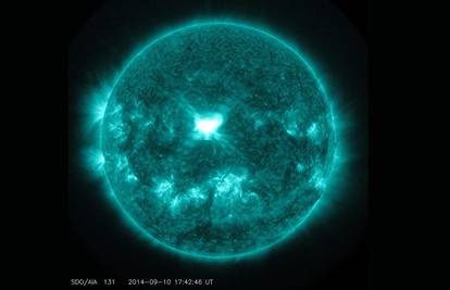  Izazvala ju ekstremna baklja: Solarna oluja juri prema Zemlji