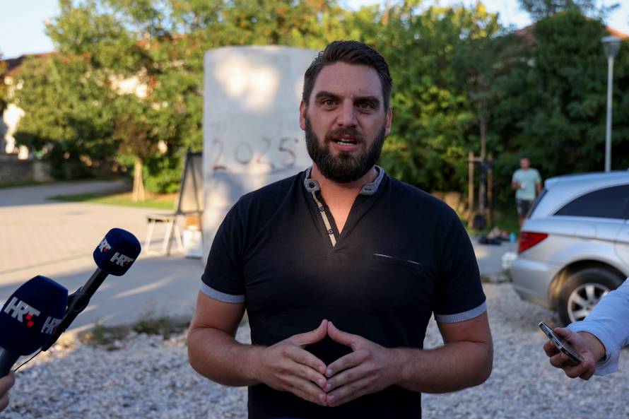 Benkovac: Organizatori benkovačkog festivala "Nosi se" koji je odgođen nakon prosvjeda branitelja održali mirni prosvjed