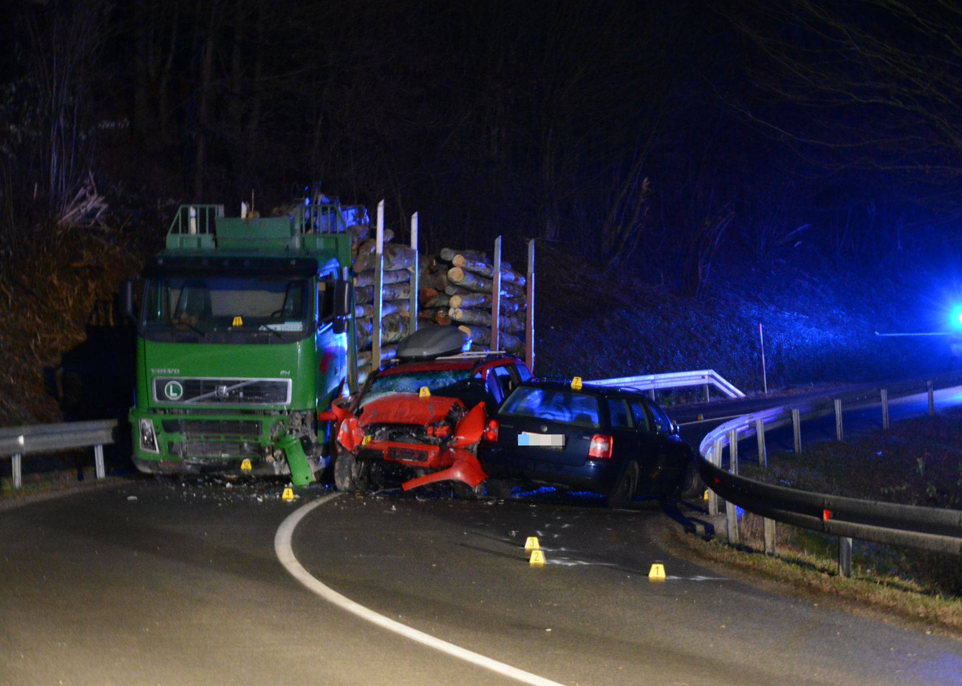 Uznemirujući prizor: U teškoj prometnoj na D6 dvoje mrtvih