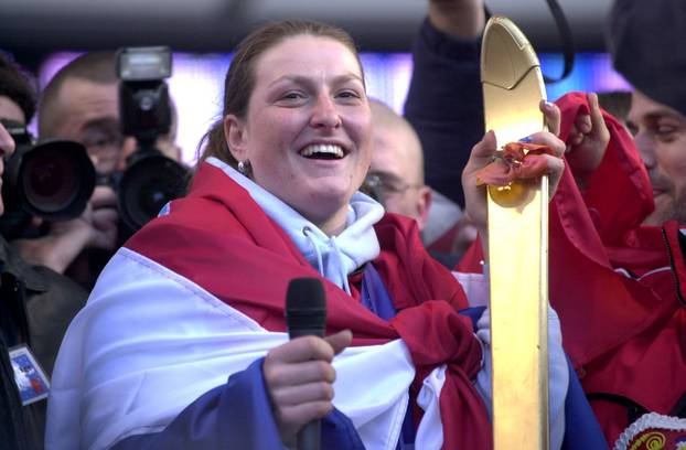 Zagreb: 25.02.2002., sve?ani do?ek Janice na trgu nakon OI u Salt Lake Cityu