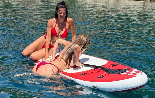 FOTO Rastezanje na svježem zraku: Nives Celzijus pokazala koliko može dignut' nogu