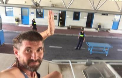 Estonac htio vilama probosti carinika, a onda snimio 'selfie'