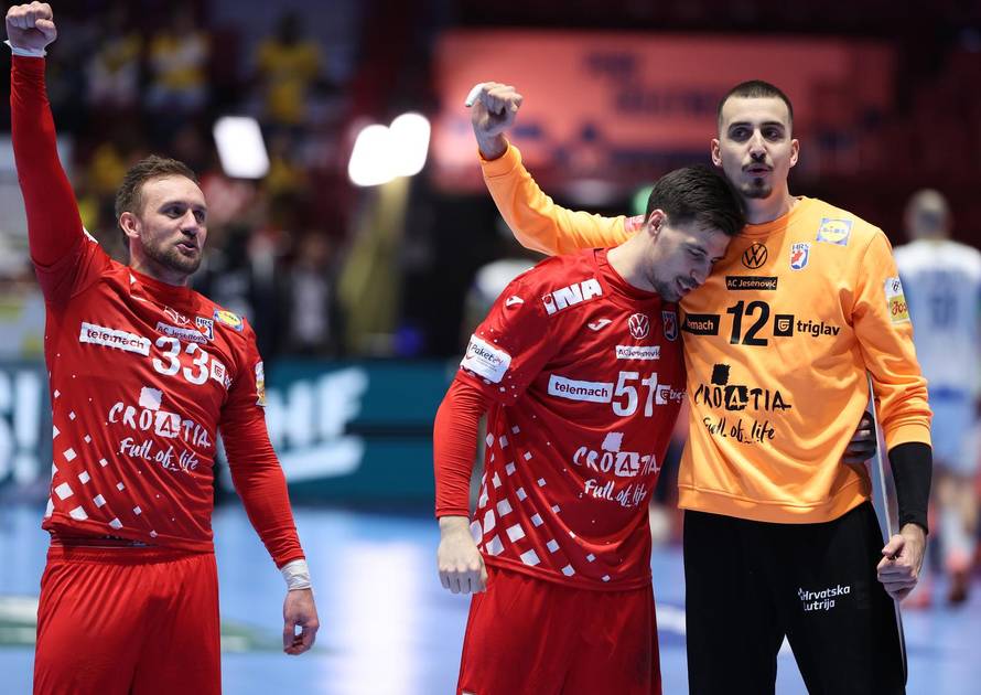 Malmo: Hrvatski rukometaši slave pobjedu u zagrljajima i poljupcima svojih najmilijih