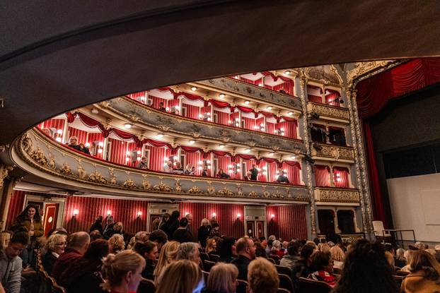 Split: U splitskom HNK premijerno izvedena drama "Požari"