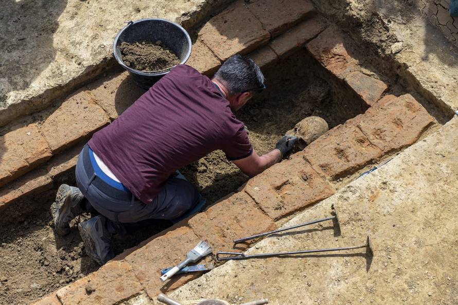Vinkovci: Arheolozi muzeja Vinkovci pronašli su zidanu rimsku grobnicu iz četvrtog stoljeća