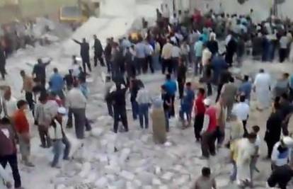 Objavili snimku: Krvavu curicu izvlačili su iz ruševina u Siriji