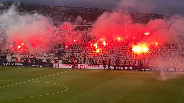 Požar u finalu: Hajdukovci su zapalili stolce, a onda i cijeli arsenal baklji na istoku Rujevice