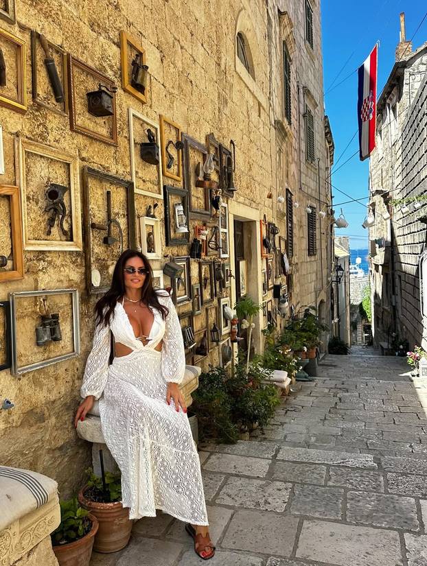 FOTO Tko je fatalna brineta koja je osvojila srce Stipe Drviša?