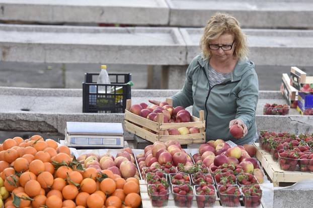 Šibenik: Subotnje jutro na gradskoj tržnici