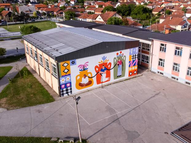 FOTO Grad pretvoren u galeriju: Pogledajte predivne murale na kućama i zgradama u Čačku