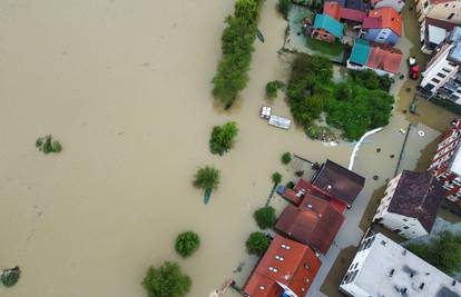 Vodostaj rijeke Une stagnira, u Karlovačkoj županiji stanje je ozbiljno, ali pod kontrolom...