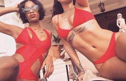 Rihanna u malom crvenom bikiniju uživa na Barbadosu
