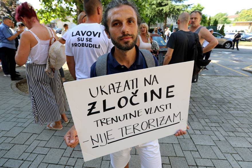 U Zagrebu prosvjed za Marka Franciškovića: Dijele majice s prvim bijelim poljem