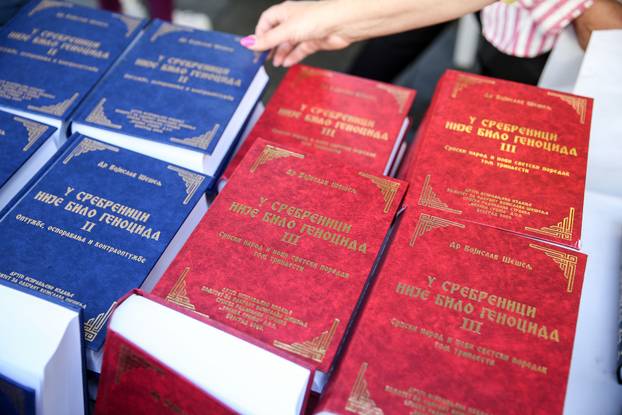 Beograd: Promocija drugog izdanja knjige Vojislava Šešelja "U Srebrenici nije bilo genocida"