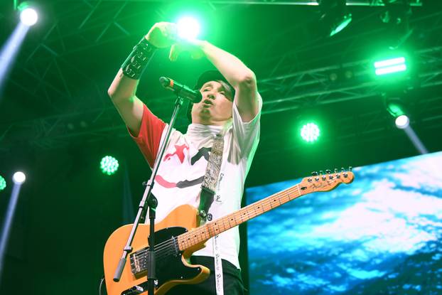 Bjelovar: Plavi orkestar napravio neviđeni delirij među obožavateljima na Terezijani