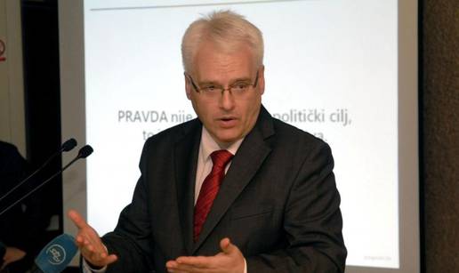 Josipović tvrdi: Ustav ozbiljno koči gospodarski razvoj zemlje