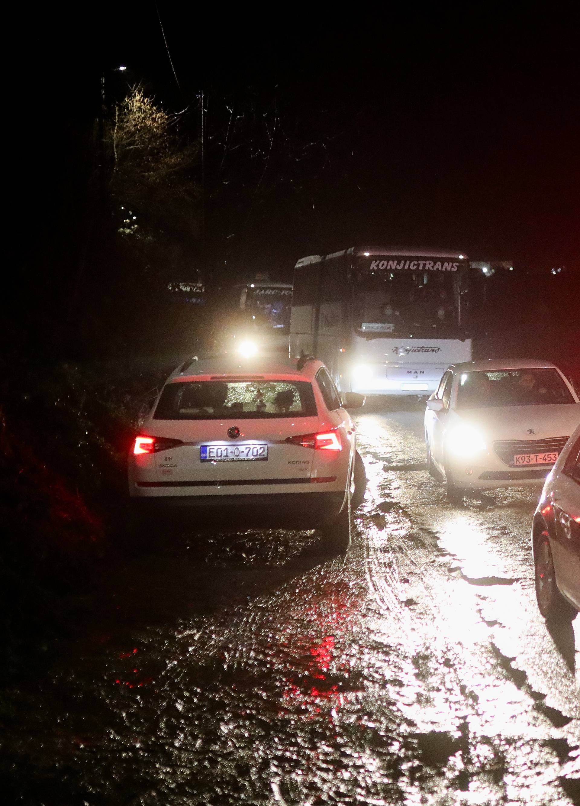 Migrante prebacili u novi kamp, a zloglasni Vučjak će zapaliti...