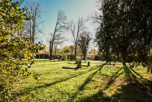 Zagreb: Psihijatrijsko groblje Vrapče ima upaljenu tek pokoju svijeću na blagdan Svih svetih