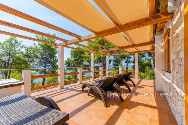 Sami na otoku blizu Kornata: Imanje s kamenom kućom se prodaje za 3,5 milijuna eura...