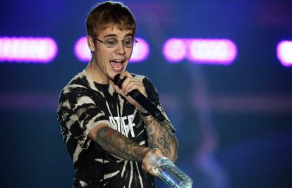 Oduševljen 'dvoranom punom ljubavi', Bieber je pustio suzu