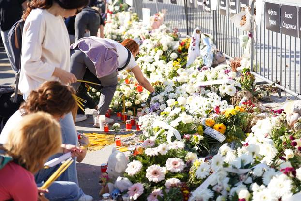 Novi Sad utihnuo na 16 minuta za sve poginule u nesreći u padu nadstrešnice