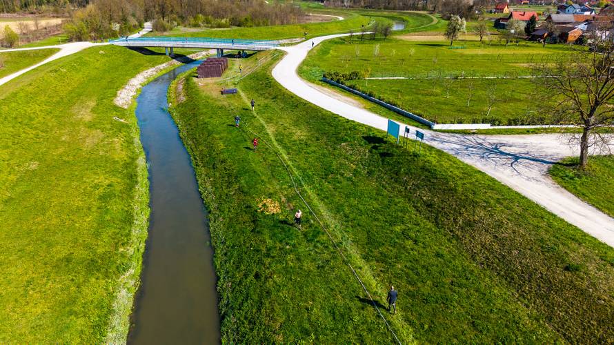 Ne smetaju im blato i kiša! U Sv. Nedelji održane Spartan utrke