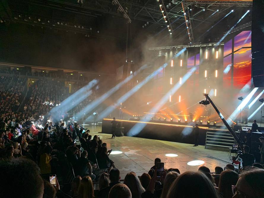 Prosidba na koncertu Sergeja Ćetkovića: Marija je rekla 'da'