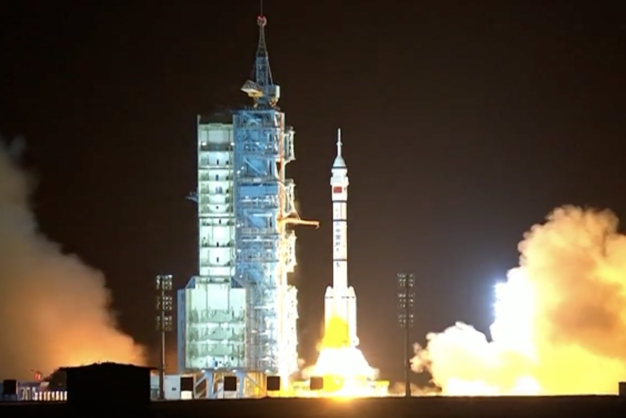 Snimka prikazuje polijetanje svemirskog broda Shenzhou-23 iz vi&scaron;e kutova
