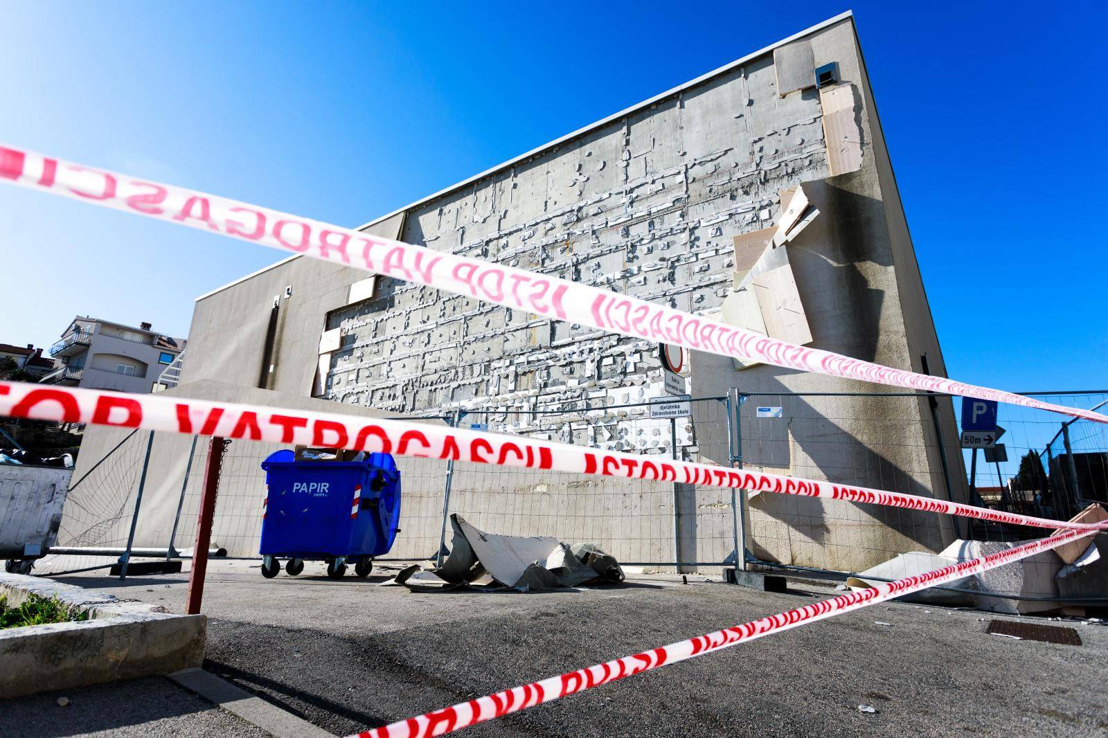 Fasada Zdravstvene škole u Splitu uništena od jakog vjetra