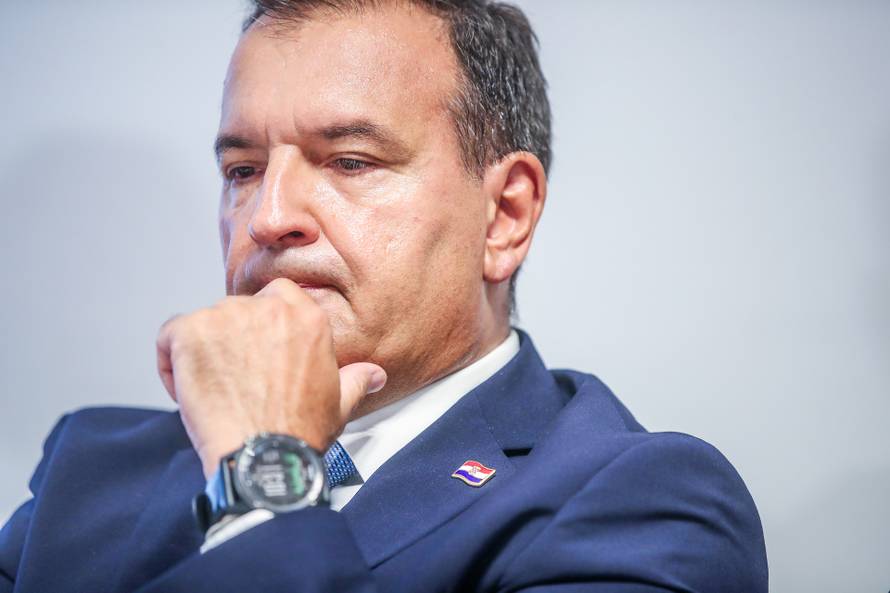 Zagreb: Bačić, Markotić i Beroš obišli obnovljene objekte klinike Fran Mihaljević