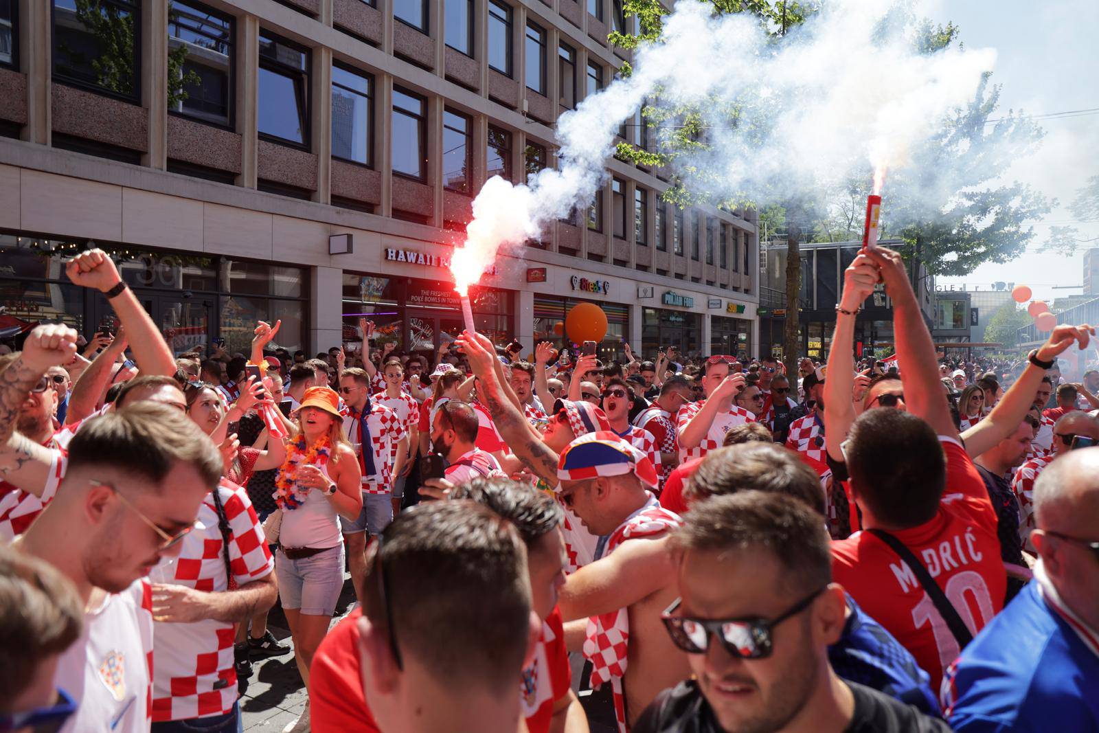 Rotterdam: Navijači u gradu prije utakmice Hrvatske i Nizozemske
