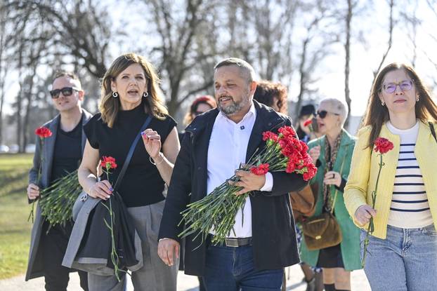 Zagrebački SDP obilježio Dan žena podjelom karanfila na Bundeku