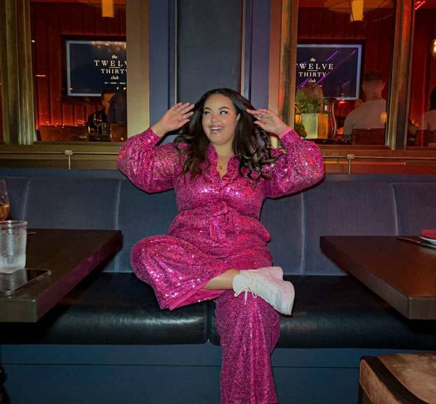 Plus-size influencerica ponosno pokazuje svoje obline: 'Tko se ne bi hvalio ovakvim grudima?'