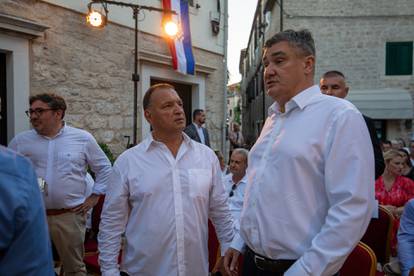 FOTO Vili Beroš: Od druženja s Ninom Badrić u jeku korone na Hvaru do poziranja s lubanjom