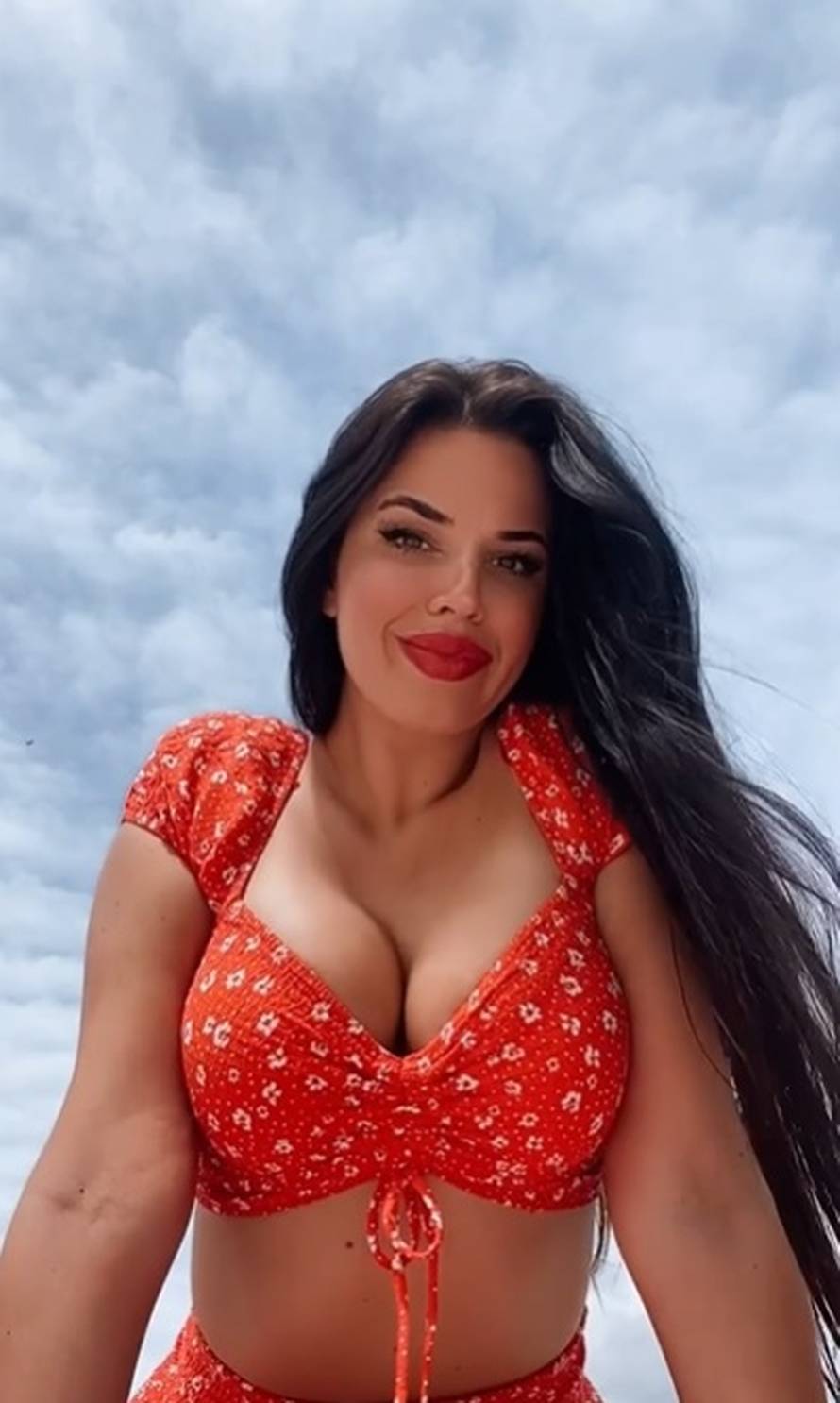 Ivana Knoll pozirala u 'vrućim' hlačicama na ulicama Madrida: 'Prometne nesreće oko tebe...'