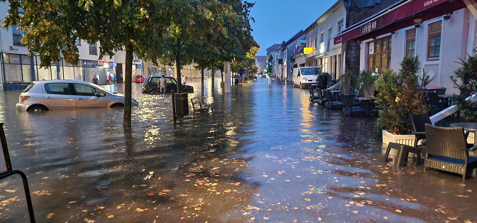 VIDEO Poplava u Glini, prolom u Kutini. Pogledajte posljedice oluje koja je pogodila Hrvatsku