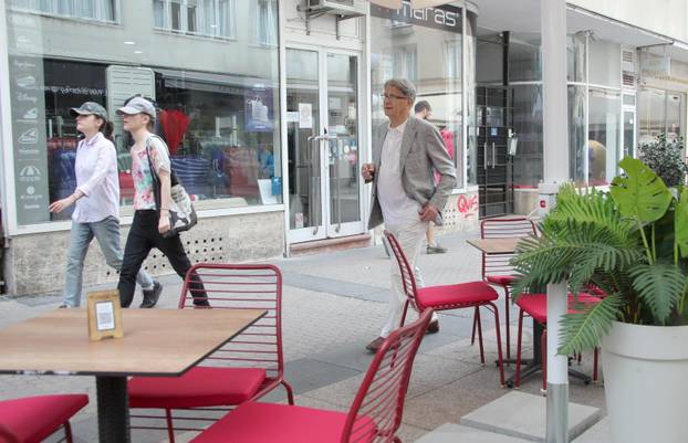 Zagreb: Miroslav Blažević prošetao gradom i fotografirao se s fanovima