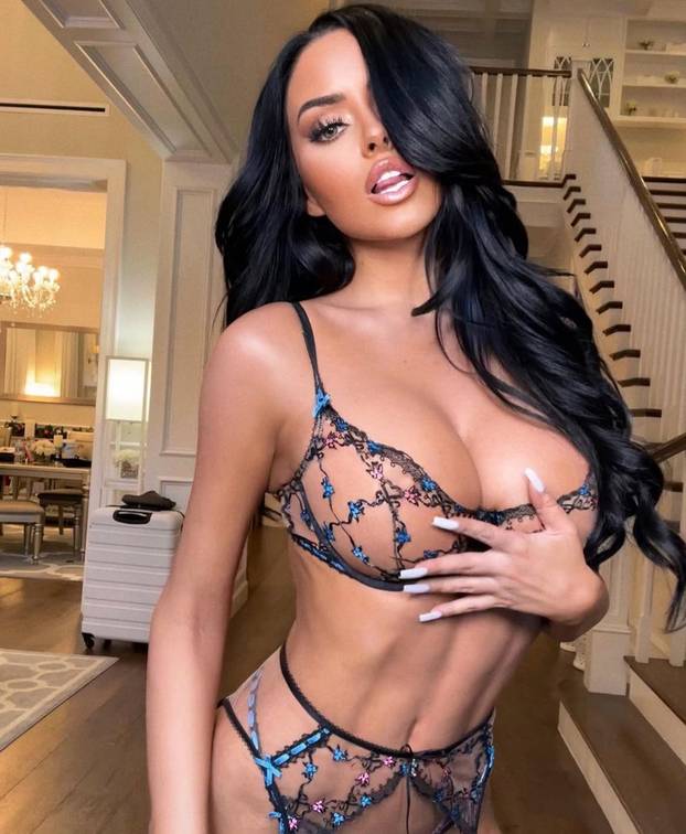 Ona je kraljica oblina! Nekad je trčala za loptom, a danas za njom trče milijuni fanova...