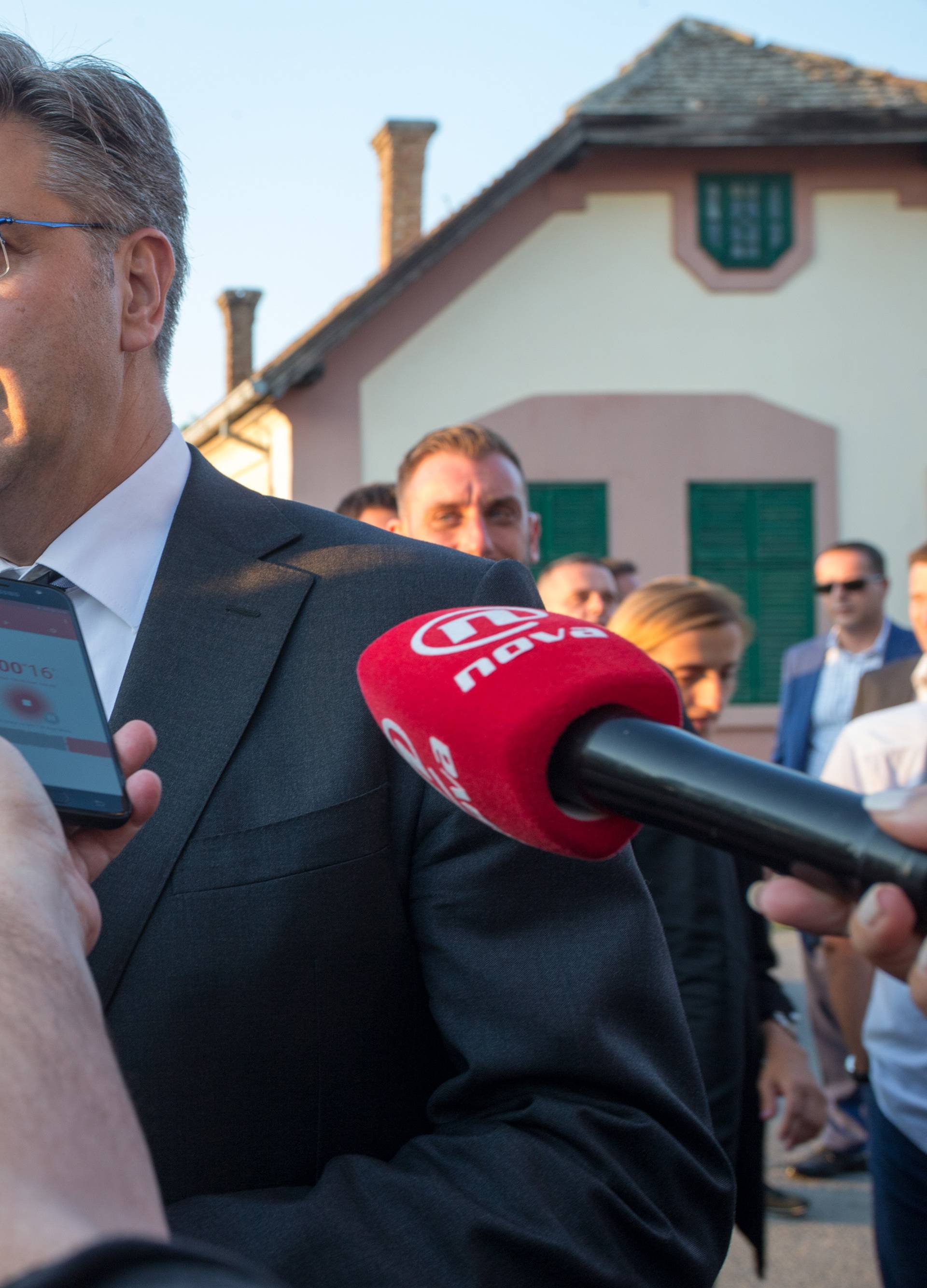 Plenković o aferi SMS: Brkić je Brkić, Blaž Curić je Blaž Curić