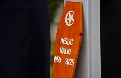 Bili su nerazdvojni: Halid Bešlić je pokopan pored svog velikog prijatelja Kemala Montena