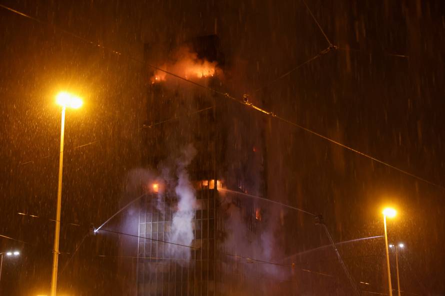 Zagreb: Pozar u Vjesnikovom neboderu