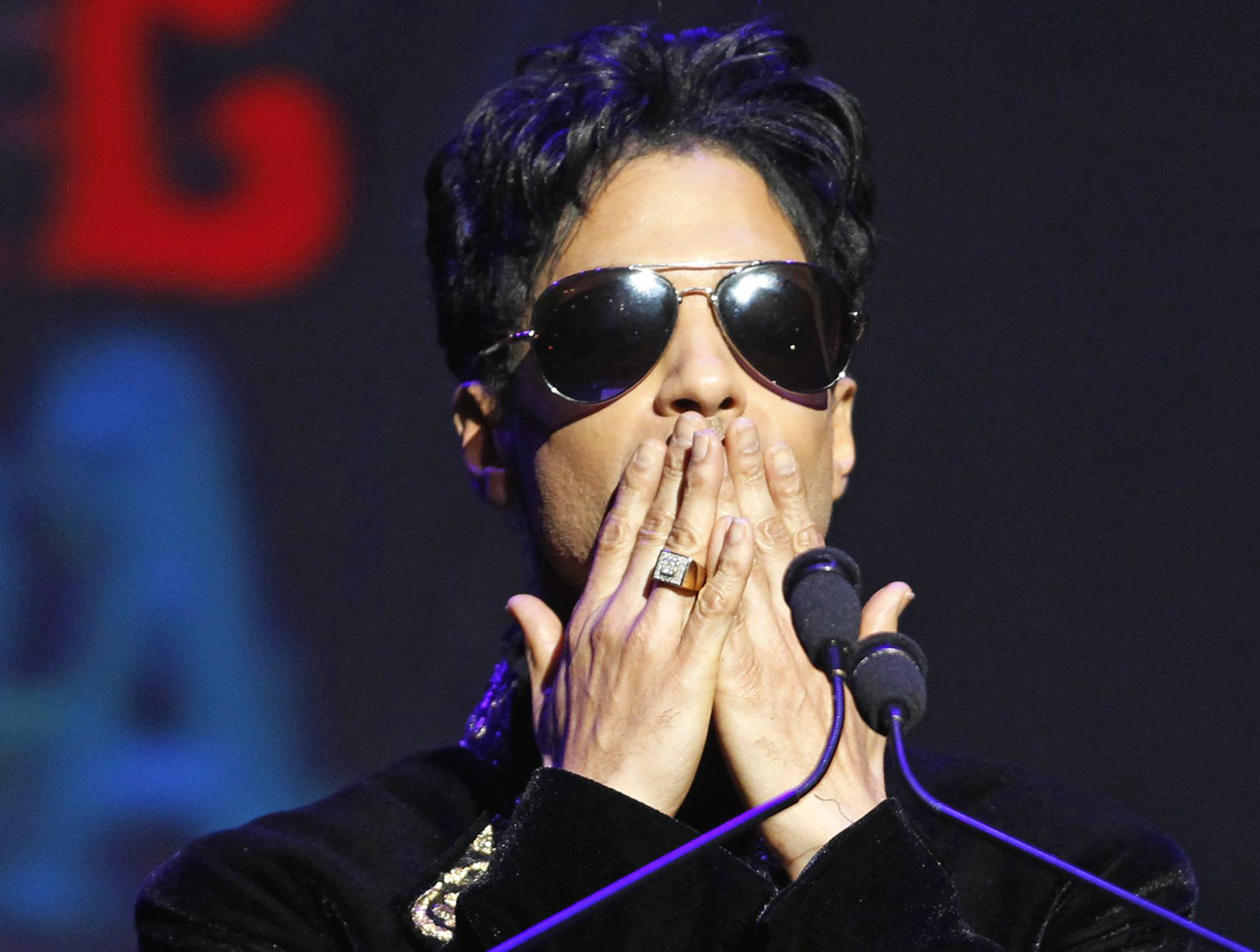 Zvijezde u šoku: 'Ne mogu vjerovati da je Prince mrtav'
