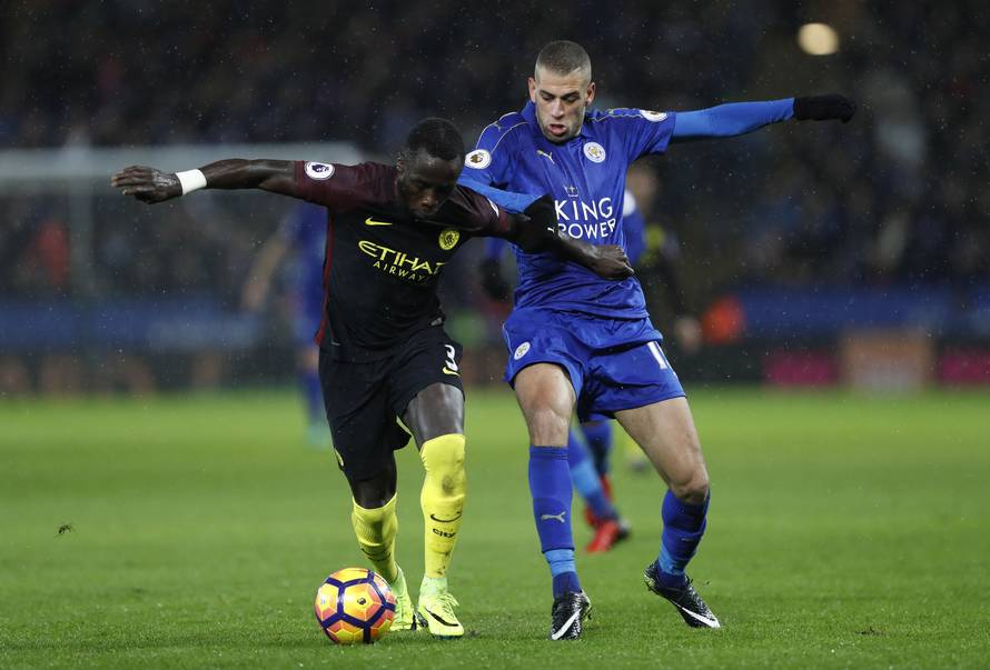 Manchester City's Bacary Sagna in action with Leicester City's Islam Slimani
