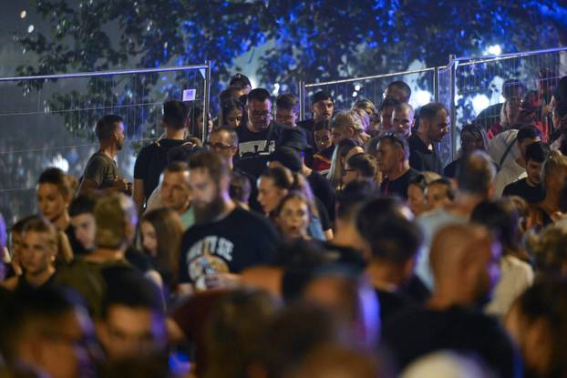 Zagreb: Završio je koncert Marka Perkovića Thompsona, kolone ljudi idu s hipodroma