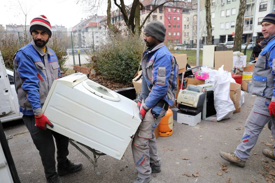 Zagreb: Deložacija Enimarka Ponjevića iz gradskog objekta na Vrbiku